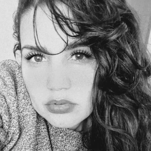 Cíntia Russo Teixeira avatar